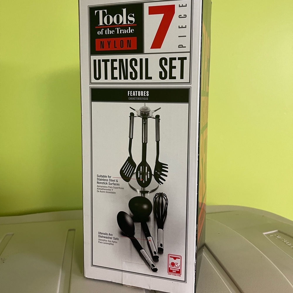 NEW Tools of the trade 7 piece nylon utensils set